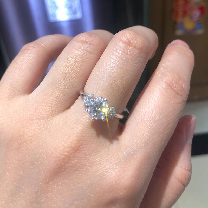 六爪Women's RingS925银镀白金定制选款主石Moissanite1.0ct/副石高碳钻